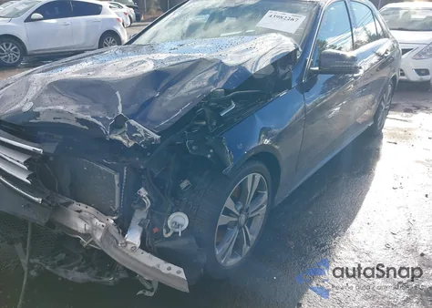 2016 Mercedes-Benz E 350 4Matic z USA, uszkodzony, nr VIN WDDHF8JBXGB196565